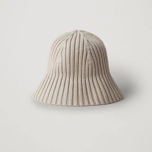 COS Knit Bucket Hat